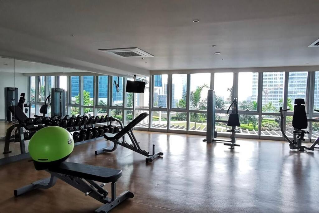 Executive Gem Beside Malls And Bars At Uptown Bgc Leilighet Manila Eksteriør bilde