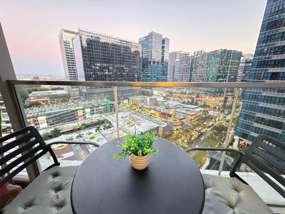 Executive Gem Beside Malls And Bars At Uptown Bgc Leilighet Manila Eksteriør bilde