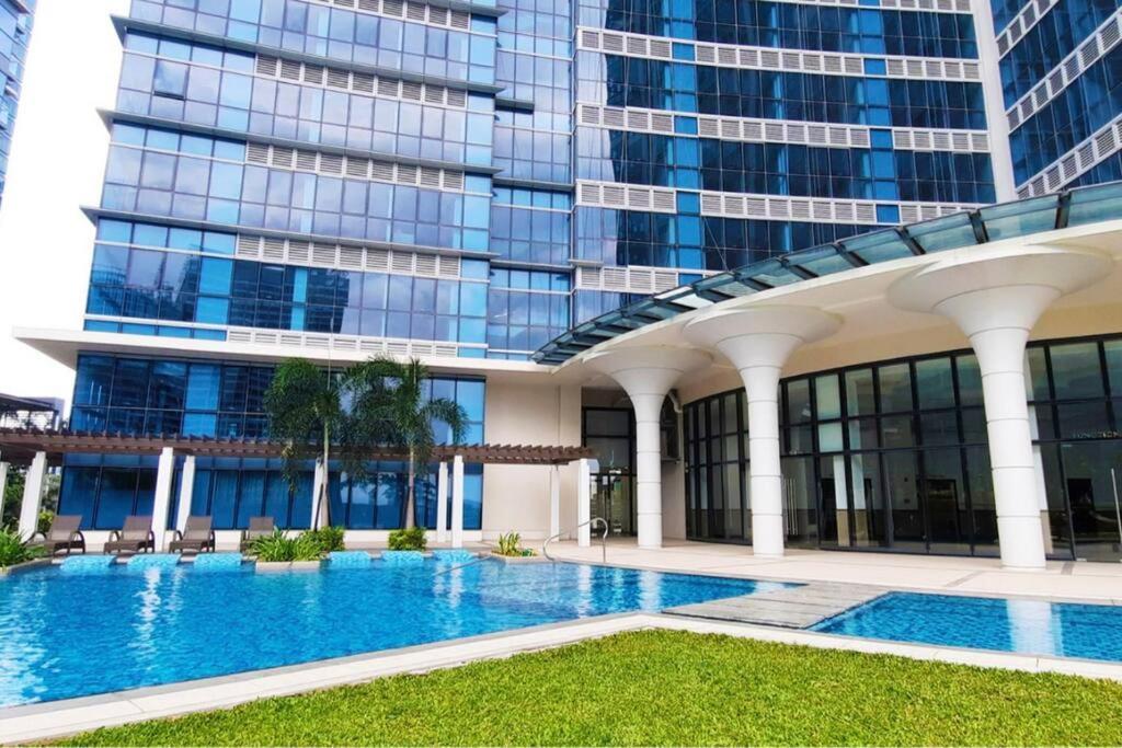 Executive Gem Beside Malls And Bars At Uptown Bgc Leilighet Manila Eksteriør bilde